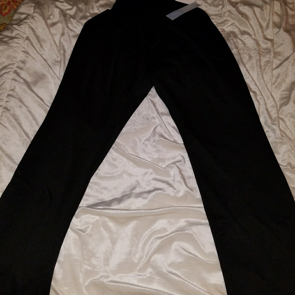 Black maternity pants. Motherhood maternity
